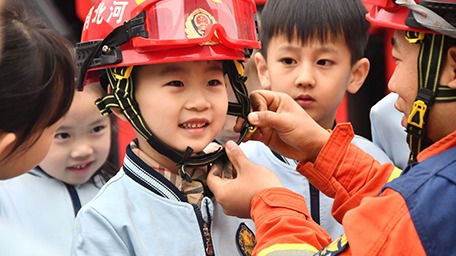 萌娃学消防 安全伴成长
