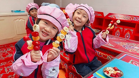 萌娃串甜果 巧迎冬日来