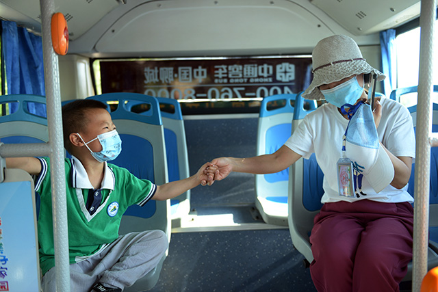 山东聊城：幼儿园娃娃乘上免费直通车