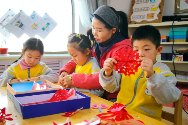 3.七彩剪纸坊.JPG 3.七彩剪纸坊.JPG