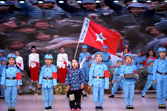 1.红色绘本剧：马背上的摇篮.jpg