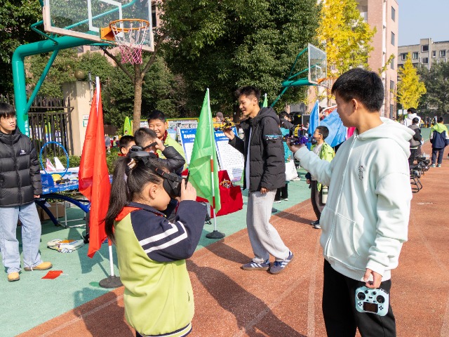 微信图片_20251126104626_10_1061.jpg 微信图片_20251126104626_10_1061.jpg