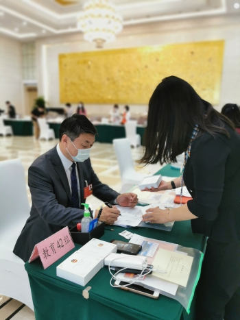 5月20日,政协会场签到。唐江澎委员摄2.jpg 5月20日,政协会场签到。唐江澎委员摄2.jpg