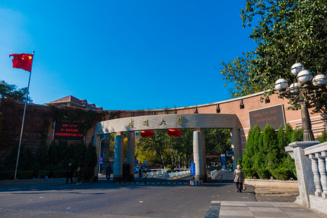 老校区校门.jpg