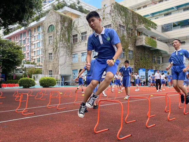 落实“双减”政策 齐心聚力增强学生体质