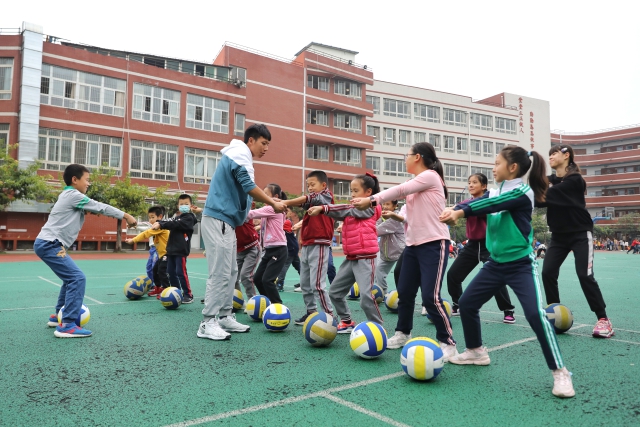成都市青羊区：8所学校试点周末托管服务