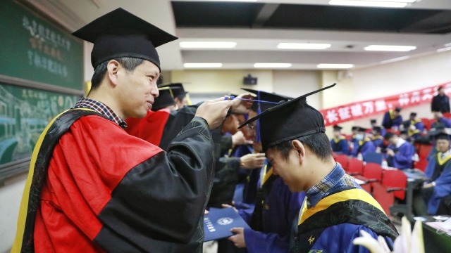北航3000多名研究生毕业 校长寄语学子“心怀国家、矢志创新”