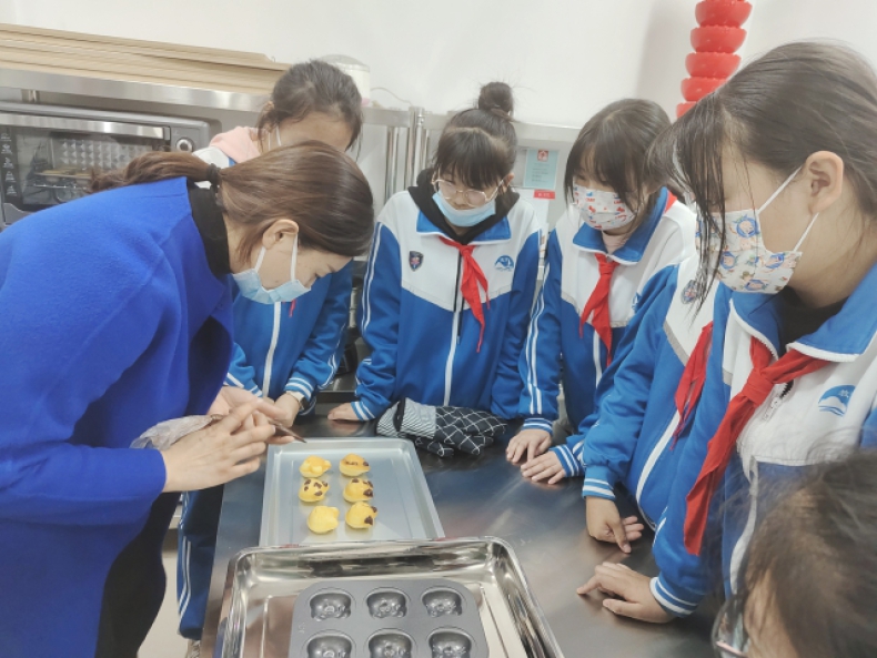 天津一中学启动“幸福虎妈营”，助力提升家庭教育水平