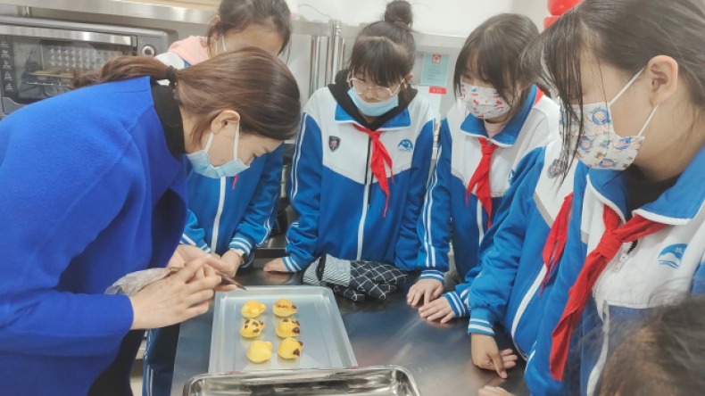 天津一中学启动“幸福虎妈营”，助力提升家庭教育水平