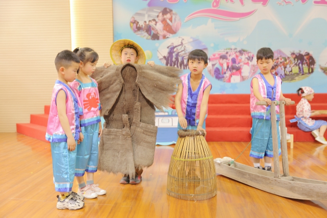 图为奉化区莼湖中心小学展示渔村相关用品 学校供图.jpg