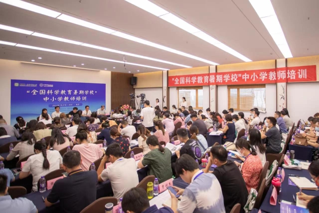 学员认真听课.jpg 学员认真听课.jpg