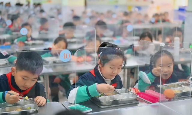 单向间隔就餐.jpg 单向间隔就餐.jpg