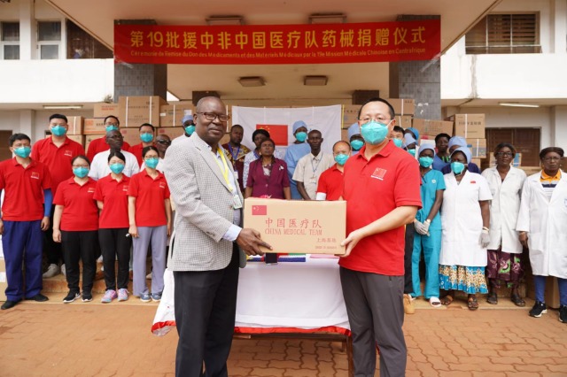 第19批援中非中国医疗队药械捐赠仪式现场 学校供图.jpg