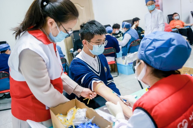 北航学生参与无偿献血。学校供图。.jpg