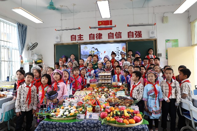 15各班壮乡美食盛宴1.JPG