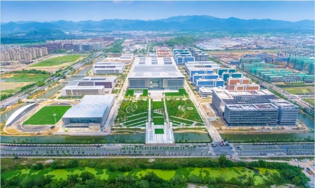 北航中法航空校园鸟瞰图。邸白鹭摄.jpg
