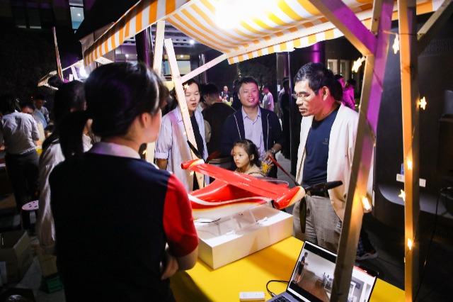 科技之夜嘉年华科普集市 宁波材料所供图.JPG