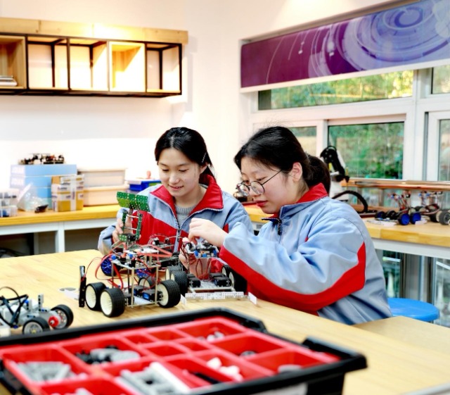 浙江大学附属中学：构建校本特色课程推动全体学生健康全面发展