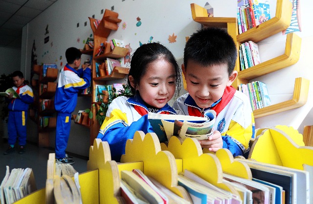 04 临泽县城关小学学生在阅读。赵琳摄.jpg 04 临泽县城关小学学生在阅读。赵琳摄.jpg