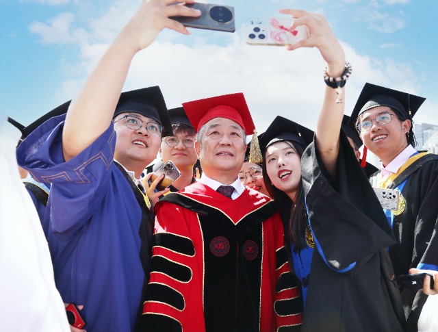 毕业典礼现场。学校供图.jpg