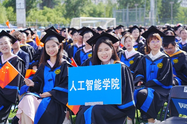 毕业典礼现场。学校供图.jpg