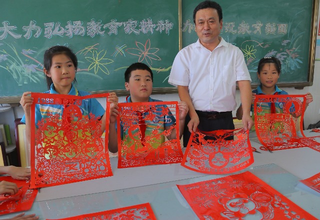 北关小学剪纸1.jpg