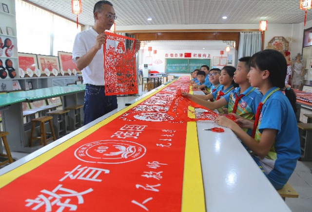 北关小学剪纸2.jpg