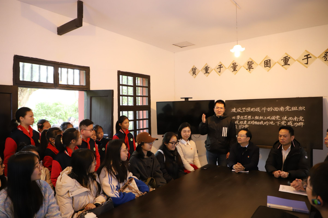 共同体成员单位师生代表在红岩革命历史博物馆举行第三届红岩文化活动月启动仪式