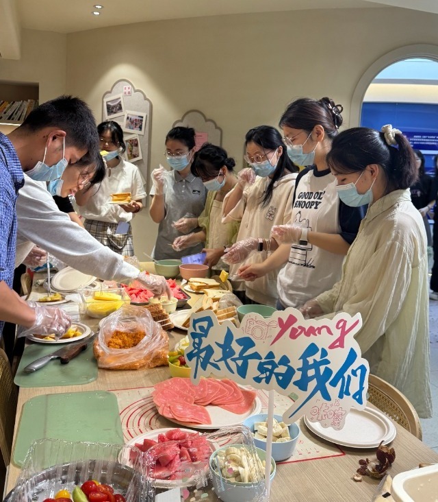 浙江万里学院“生活技能训练营” 活动现场 学校供图.jpg