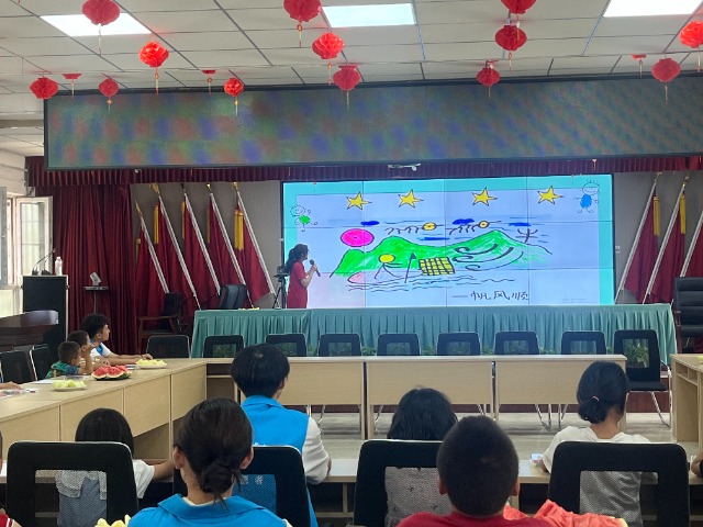 宁波职业技术大学“石榴结籽·同音同心”暑期社会实践团队语言教学现场 学校供图.jpg