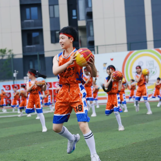 长沙高新区虹桥小学:“五全体育”让学生体质强健起来(图1)