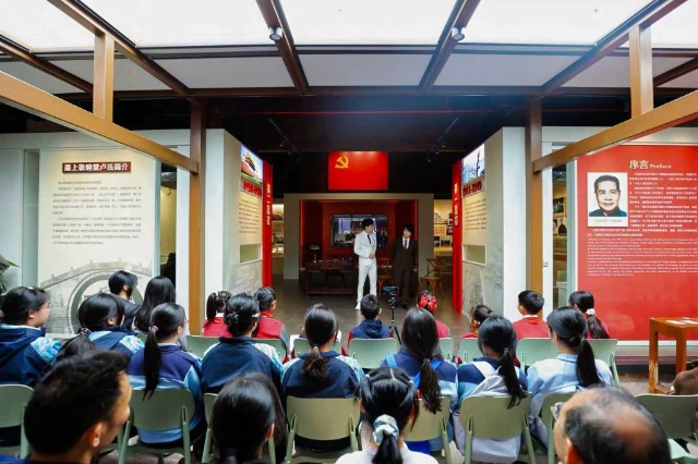 “卢馆小课堂”授课现场 学校供图.jpg