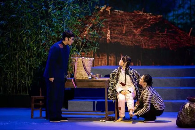 《抉择》演出剧照 学校供图1.jpg