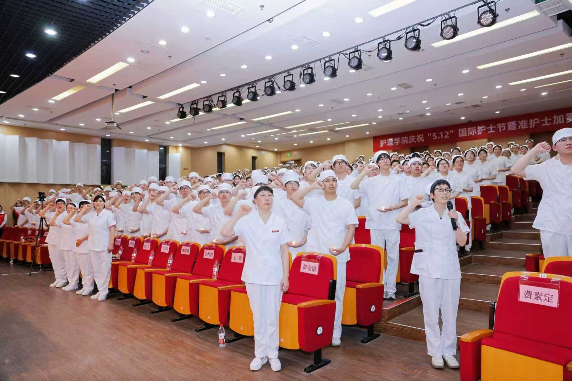 宣誓仪式现场 学校供图.jpg