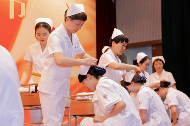 准护士加冕仪式现场 学校供图.jpg