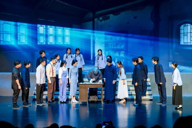 校史剧《迁徙》演出现场 学校供图.jpg