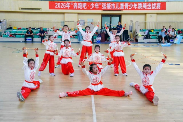 山丹县三立小学学生参加张掖市青少年跳绳比赛活动.jpg