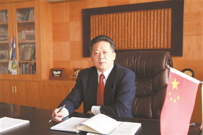 罗胜联"校长约吧"里倾听学子声音