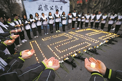 南京师生悼念大屠杀遇难同胞