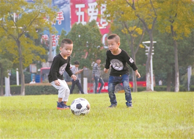 幼儿足球：玩什么怎么玩