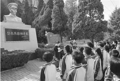 理论有温度 育人细无声