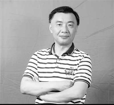 朝向诗与思的灵动和厚重